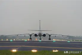 命硬来战！外机亮武器挑衅，我军与其对峙，我飞行员：看谁不怕死图片