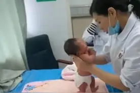 刚出生两天的宝宝叫妈妈，护士阿姨顿时乐了，网友：孟婆汤兑水了图片