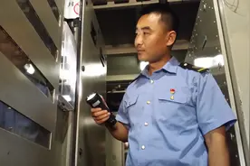 交广会客厅｜「中国交通故事」传承劳模精神的新时代重载司机—湖东电力机务段湖东一运用车间重载司机呼长宝图片