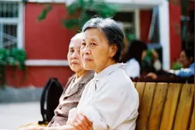 “养老潜规则”正在盛行，儿女揣着明白装糊涂，老人看破不说破图片