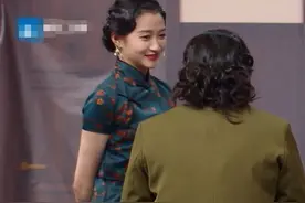 同样穿旗袍，谁注意baby和关晓彤配的啥鞋？已婚与未婚的区别图片