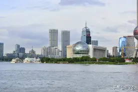 高清纯手持拍摄上海外滩图片