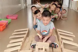 凌云三幼：以快乐教育为“底色” 绘幼儿成长的图片