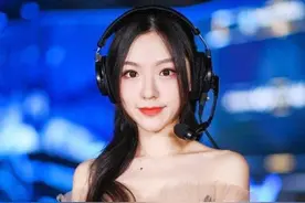 那些年陪你一起看球的美女主播们图片