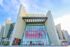 青岛有座网红美术馆，位于海边景色绝佳，游客专程来打卡旋转楼梯图片