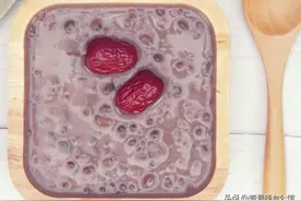 美味的牛奶红豆薏米露，甜香软糯，简单营养，家中媳妇特爱喝图片