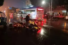 “你躺我怀里就好了！” 民警的一句话让雨夜变得格外温暖！图片