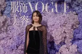 《VOGUE》盛典红毯：刘雯上衣像窗帘布，宋茜穿得仿佛要出海捕鱼图片