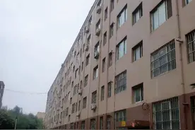 当时便宜买了顶楼无电梯的房子，随着年龄的增大，现在后悔了吗？图片