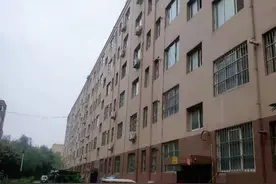 当时便宜买了顶楼无电梯的房子，随着年龄的增大，现在后悔了吗？图片