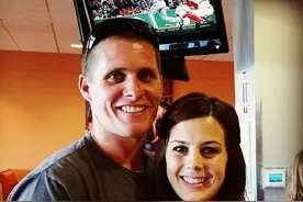 美国女子陪伴好友产子，发现孩子父亲是自己丈夫；孩子脖子上有一个胎记，和丈夫一模一样；丈夫6年出轨30人图片