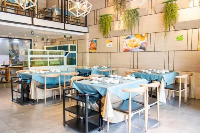 火锅店吃的有黄有稠的花胶鸡锅 2026年火锅店的花胶鸡汤 浓稠