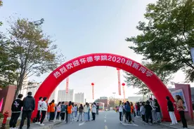 「新靖江」“大学，我们来啦！”怀德学院大一新生报到图片