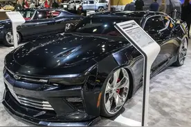 这才是“平民跑车”！科迈罗跌至28.6万，不比奔驰C更香？图片