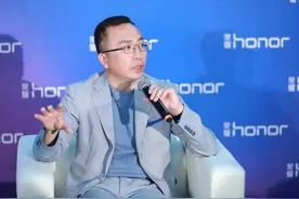 荣耀V40参数再确认，天玑处理器+曲面屏，拍照结束“挤牙膏”图片