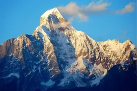入门级徒步登山者，这里一定是最适合你的雪山图片