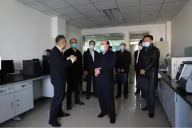 自治区市场监管局局长买买提江·阿不拉一行深入直属单位调研指导工作图片