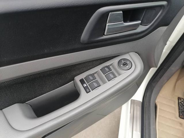 期待已久的经典福克斯两厢版，胖哥已顺利拿下，1.8排量手动挡