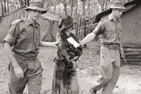 越南战争中，越南女兵故意穿着清凉，背后有何不为人知的秘密？图片