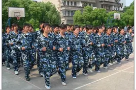 县城的职业中专，生存是如此的艰难！谁来救救他们？图片