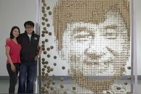 成龙60大寿，华裔美女用6万双筷子给成龙做生日礼物，感动本尊图片