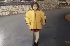 IU晒童年照一脸正气好可爱，从小美到大，湿发新图散发女人味图片