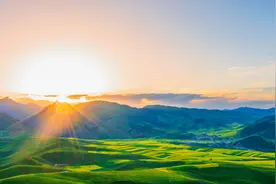 时评：在学党史中涵养“三种情怀”图片