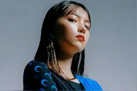 26岁棋坛女神登时尚杂志，曾穿旗袍到国外教围棋，厌世脸太惊艳图片