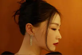 内娱就缺她这一款？金靖调侃蔡徐坤爆笑连连，连粉丝都求她常驻图片