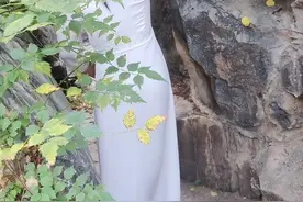 书院散步偶遇一女子，不由自主停下脚步，决定前去搭讪图片