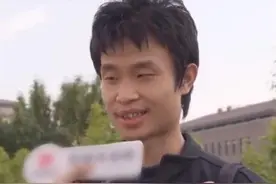 “数学天才”韦东奕：一顿饭3个馒头1瓶水，他每月的工资是多少？图片