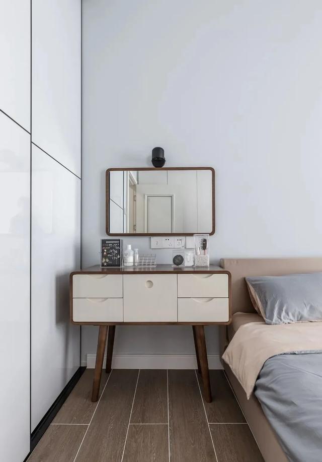 以舒适感为主旋律的88㎡小家，优化布局，两室变三室，好看又好住