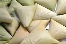 大妈把玉米皮变废为宝做成小吃，发展到电商，供不应求！图片