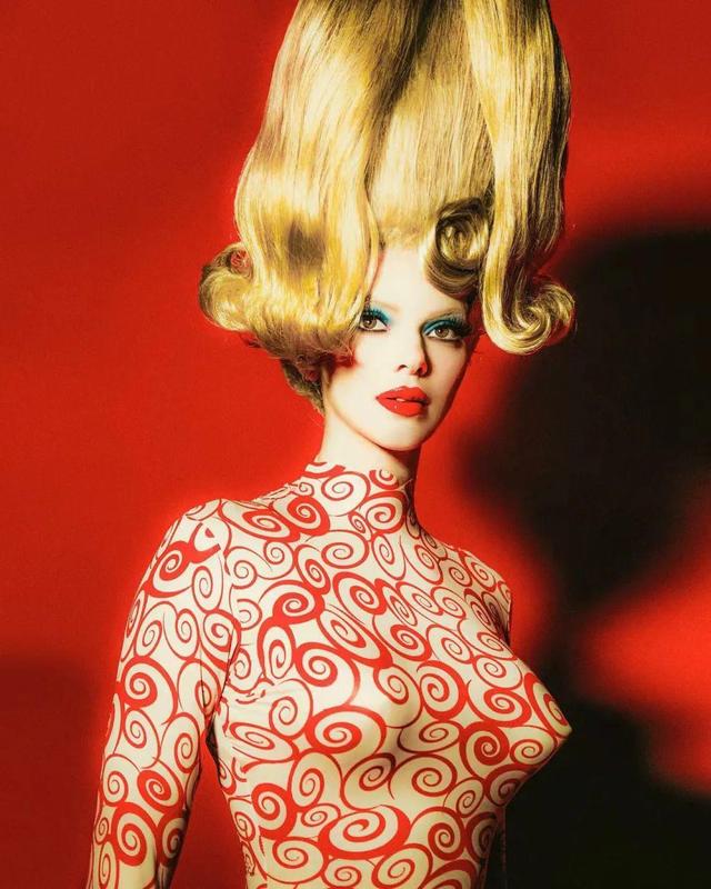 主角化装成鬼国外电影