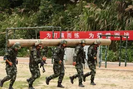 军队训练，为什么不穿舒适的运动鞋，却要穿厚重的军靴？图片