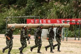 军队训练，为什么不穿舒适的运动鞋，却要穿厚重的军靴？图片