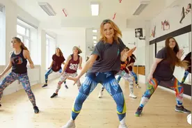 胖妹妹何不管住嘴迈开腿呢？跳个好玩又甩脂的舞，健身瘦身图片