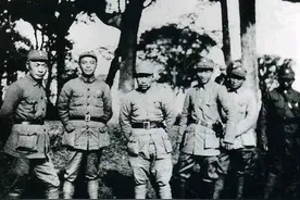 10大元帅本应两位姓叶，叶挺功在何处？毛主席亲修入党书说明一切图片