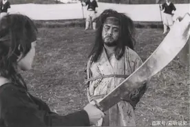 当人类头被砍掉的瞬间，是头觉得肉身没了，还是身体感觉头断了？图片