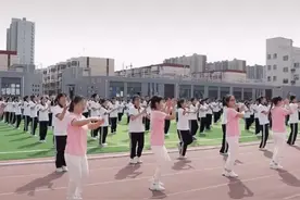 众多网友围观，廊坊六中跳课间操走红，看完好羡慕图片