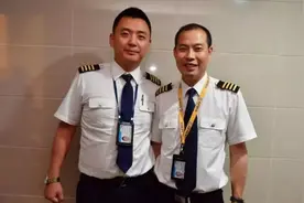 被奖励500万的英雄机长，他用34分钟挽救了128个人的生命图片