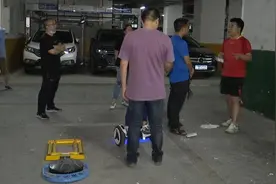 太糟心！贵阳一小区门禁系统升级，业主们进不去 保安：化妆也有影响图片