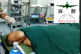 详解徒手气管插管方法图片