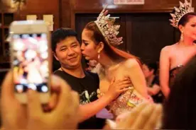 还记得那个娶"泰国人妖"的鲍哥吗？如今婚后成这样，网友：绝了图片