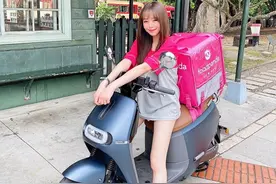 “女神”来给送外卖？外卖员长成这样你还有心思吃饭？图片