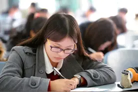 公务员“绩效奖金”将调整，个别地区已实施，教师担心“吃瓜捞”图片