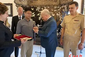 寻访苏联援华志愿队烈士事迹，长江日报记者谌达军获“俄罗斯国防部纪念保卫祖国烈士贡献奖章”图片