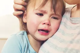 宝宝断奶哭闹不止，着急无济于事，用对方法是关键图片