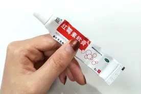 几块钱的红霉素软膏，竟有这么多实在用法，一年帮你省下不少钱视频封面