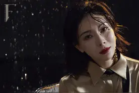 陈数珍珠泪妆+雨中湿发，飒气又优雅，成熟中尽显性感妩媚图片